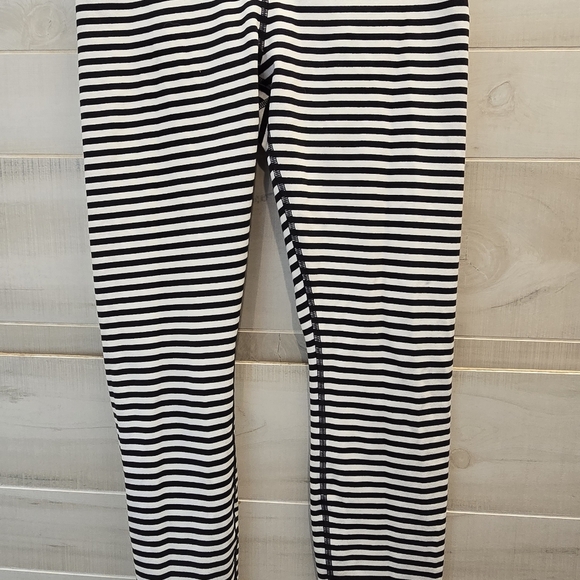 {8} Lululemon - Picture 7 of 13